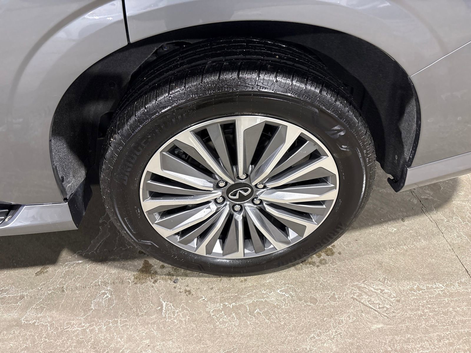 Certified 2025 INFINITI QX80 Sensory image 31