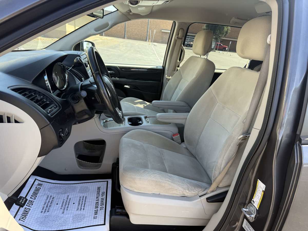 Used 2016 Dodge Grand Caravan SXT w/ UConnect Hands-Free Group image 12