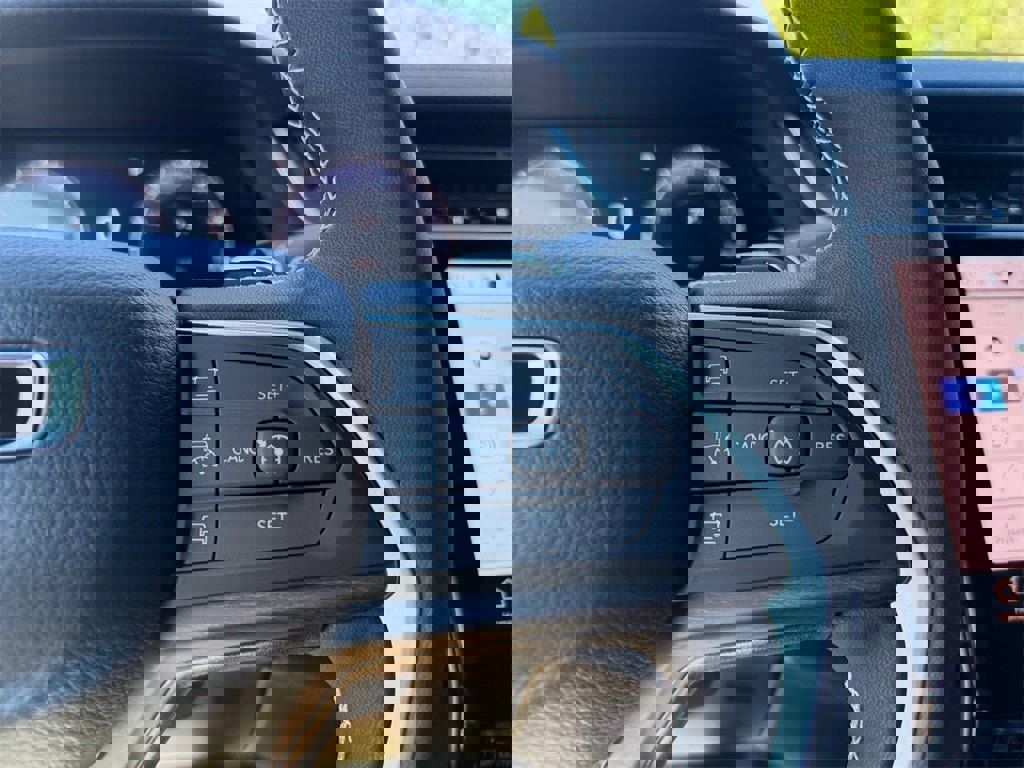 New 2025 Jeep Grand Cherokee Limited w/ Luxury Tech Group II image 17