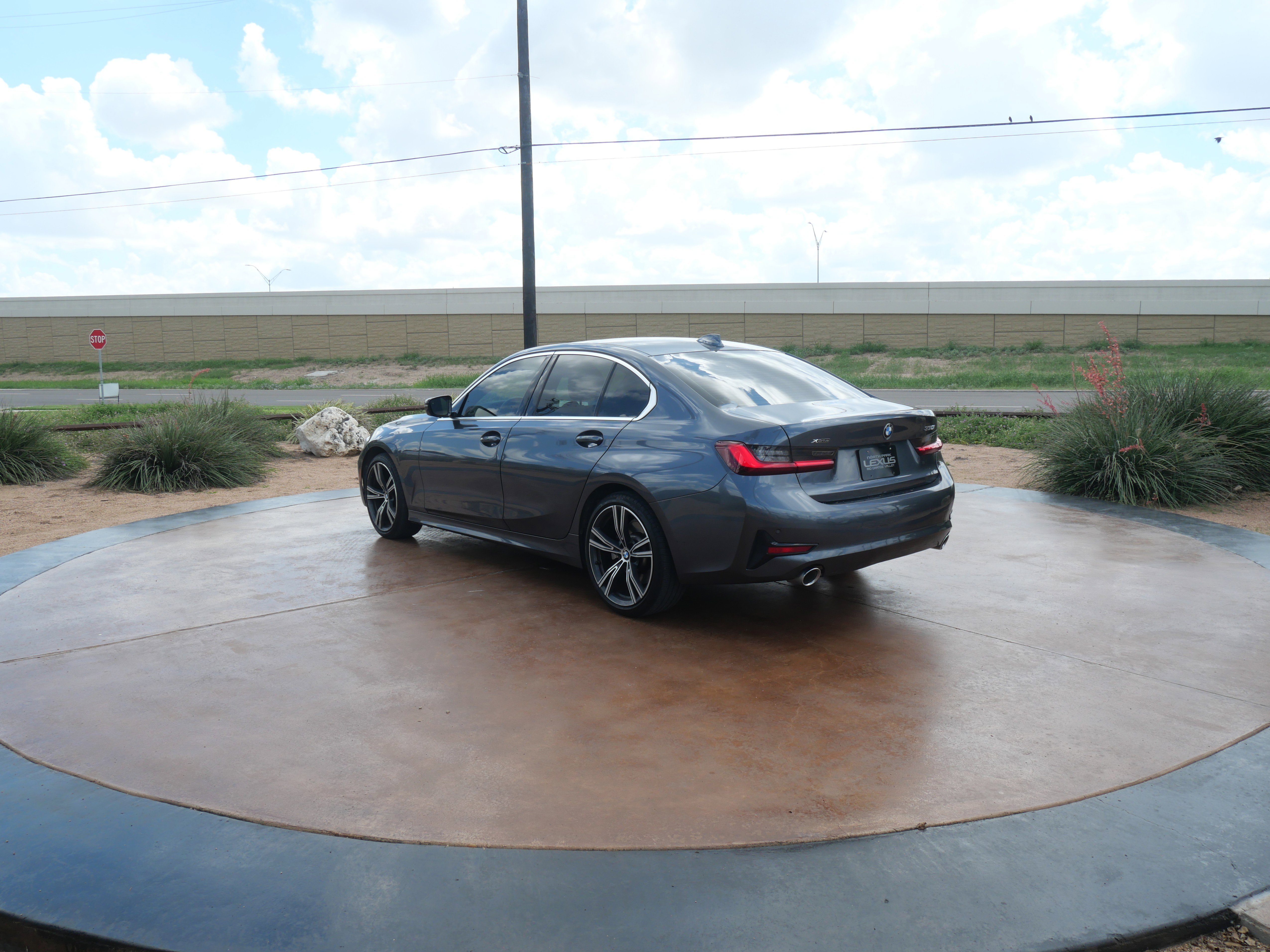 Used 2022 BMW 330i xDrive Sedan w/ Premium Package 2 image 4