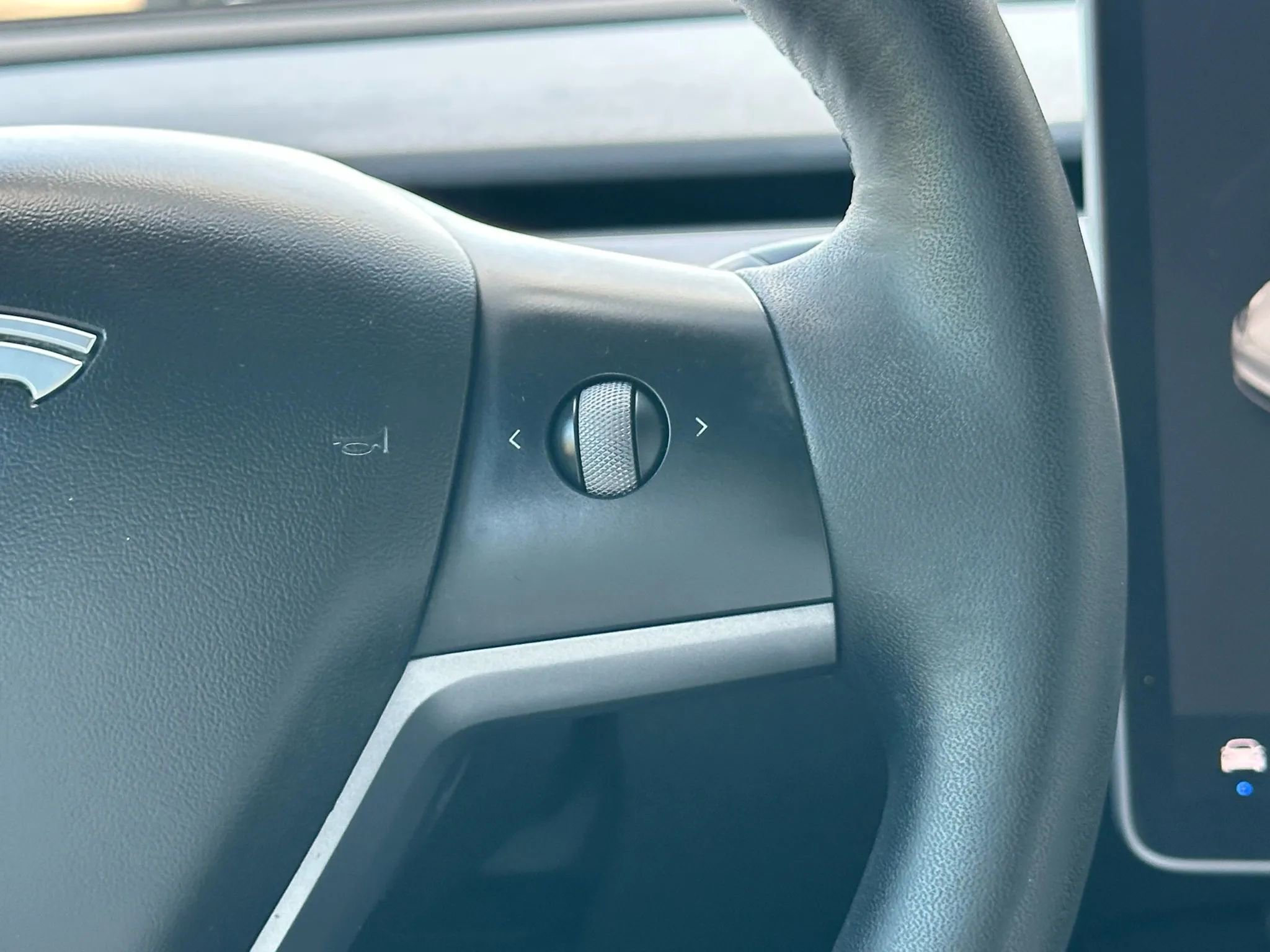 Used 2021 Tesla Model Y Long Range image 33