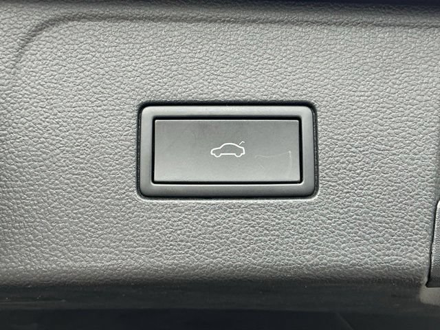 Used 2024 Volkswagen Atlas Peak Edition SE AWD/4WD image 22