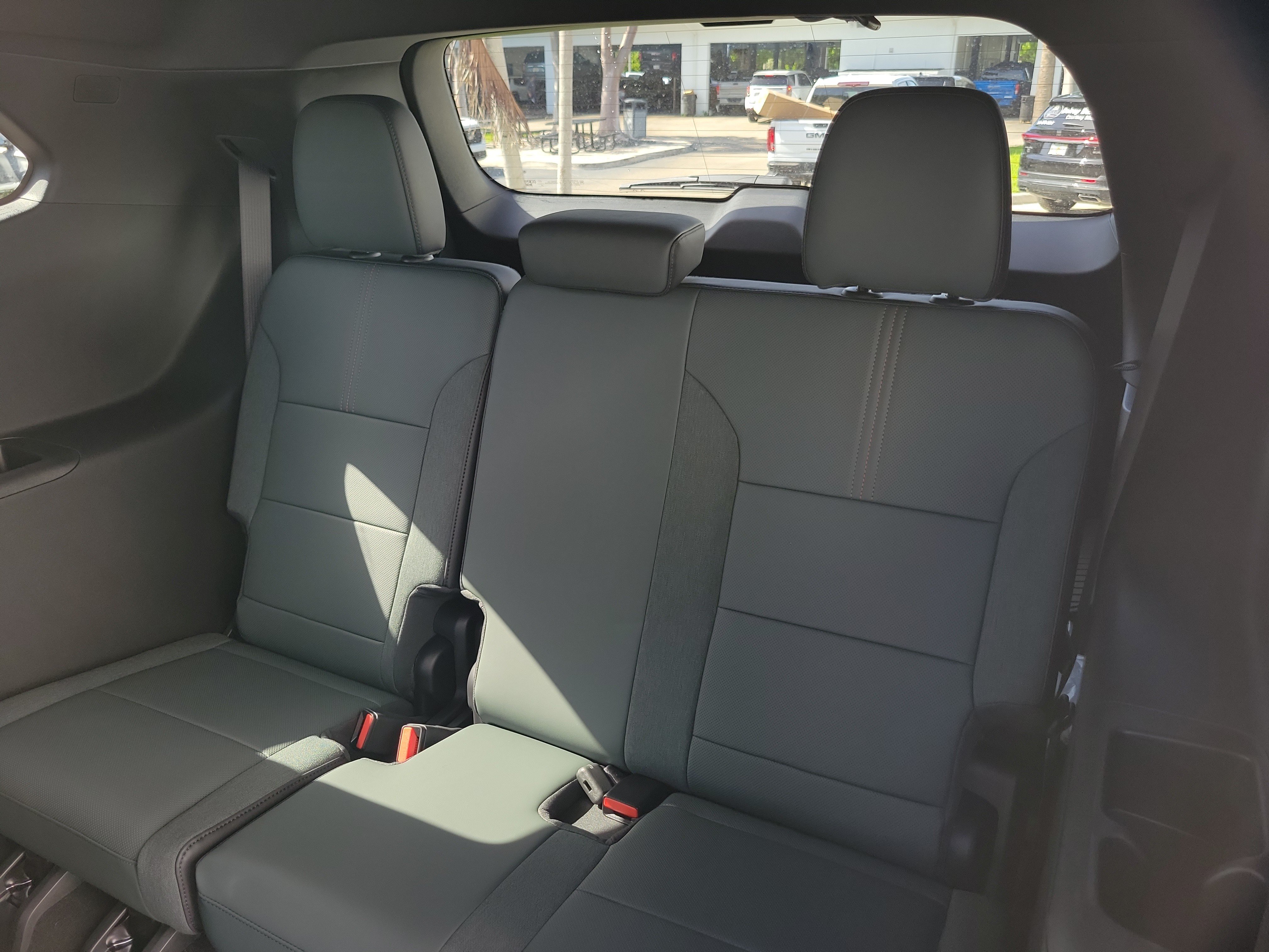 New 2026 GMC Acadia AT4 w/ LPO, Adventure Package AWD/4WD image 13