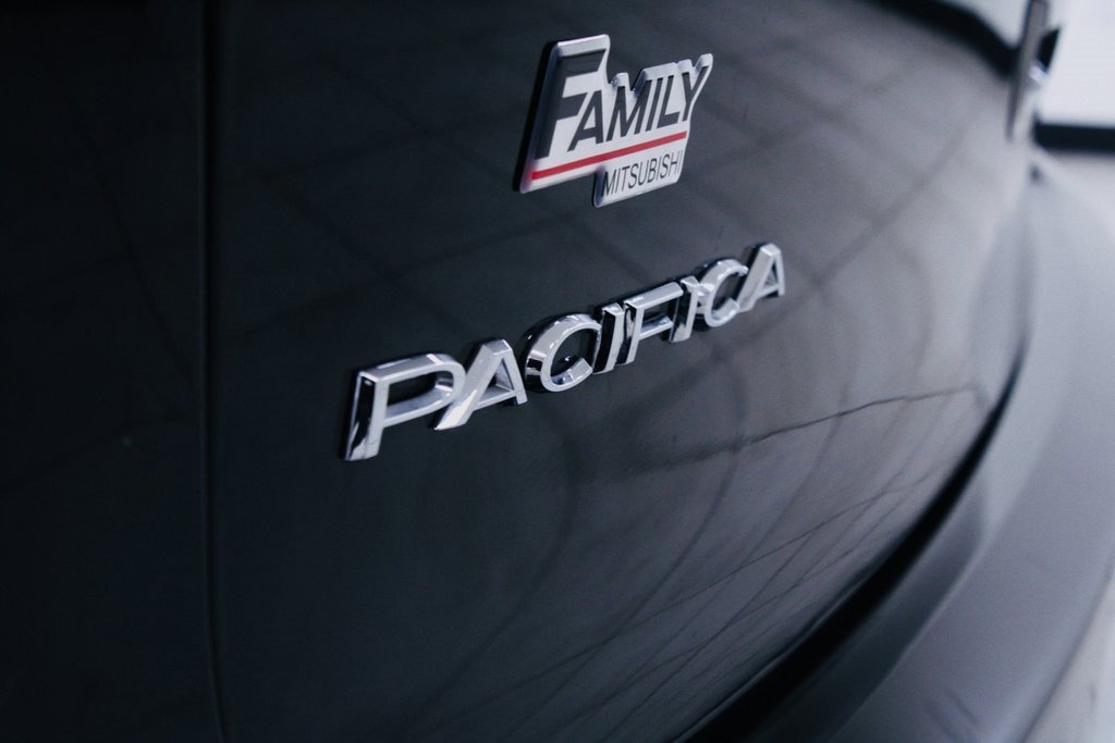 Used 2025 Chrysler Pacifica Select image 4