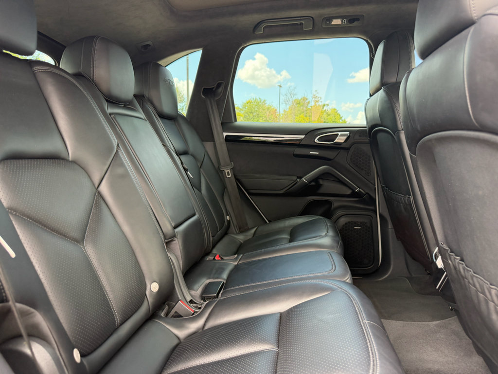 Used 2017 Porsche Cayenne GTS AWD/4WD image 30