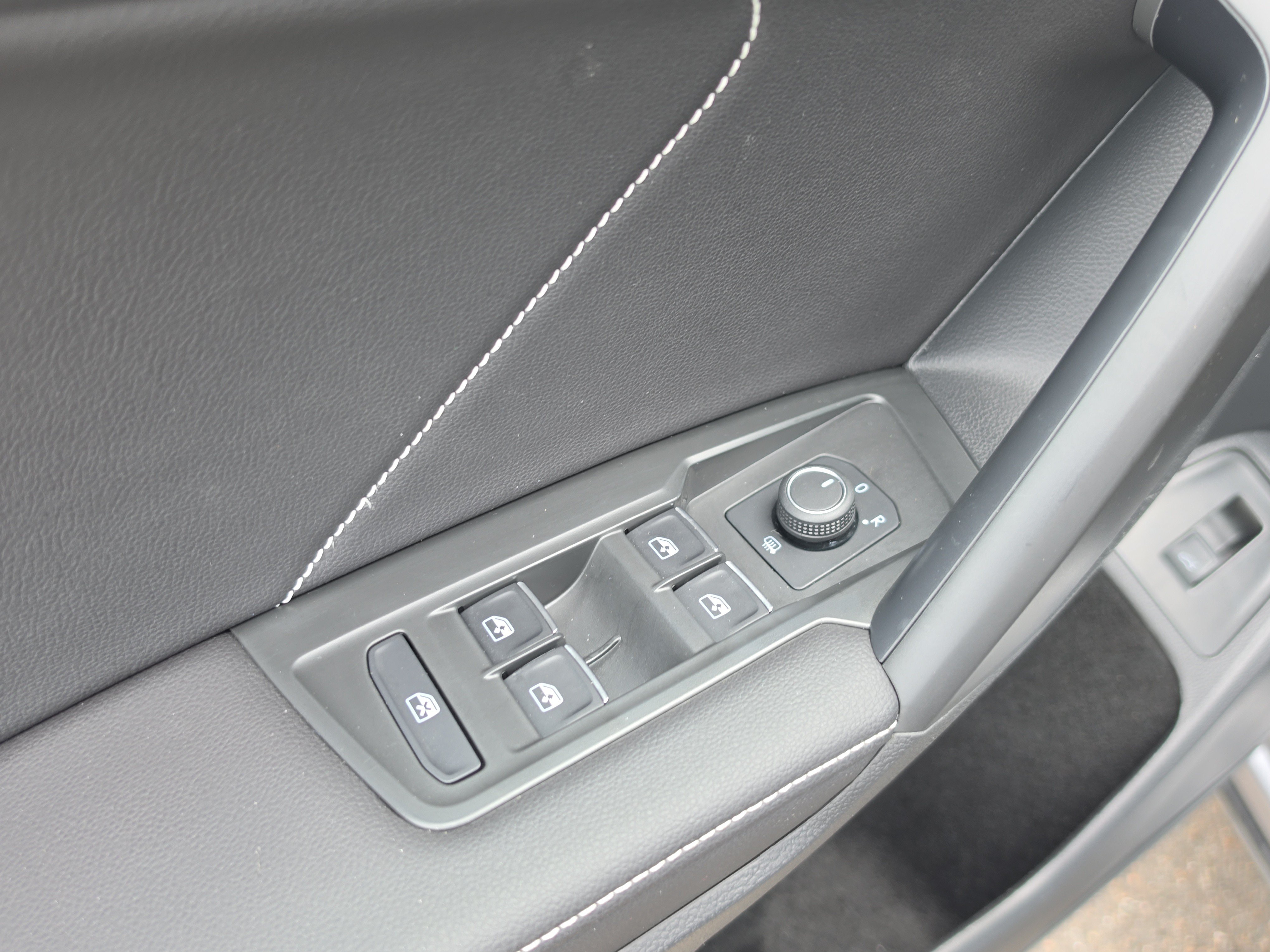Used 2024 Volkswagen Tiguan SE FWD image 20