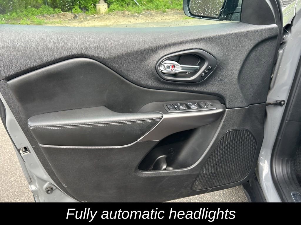 Used 2020 Jeep Cherokee Limited AWD/4WD image 14