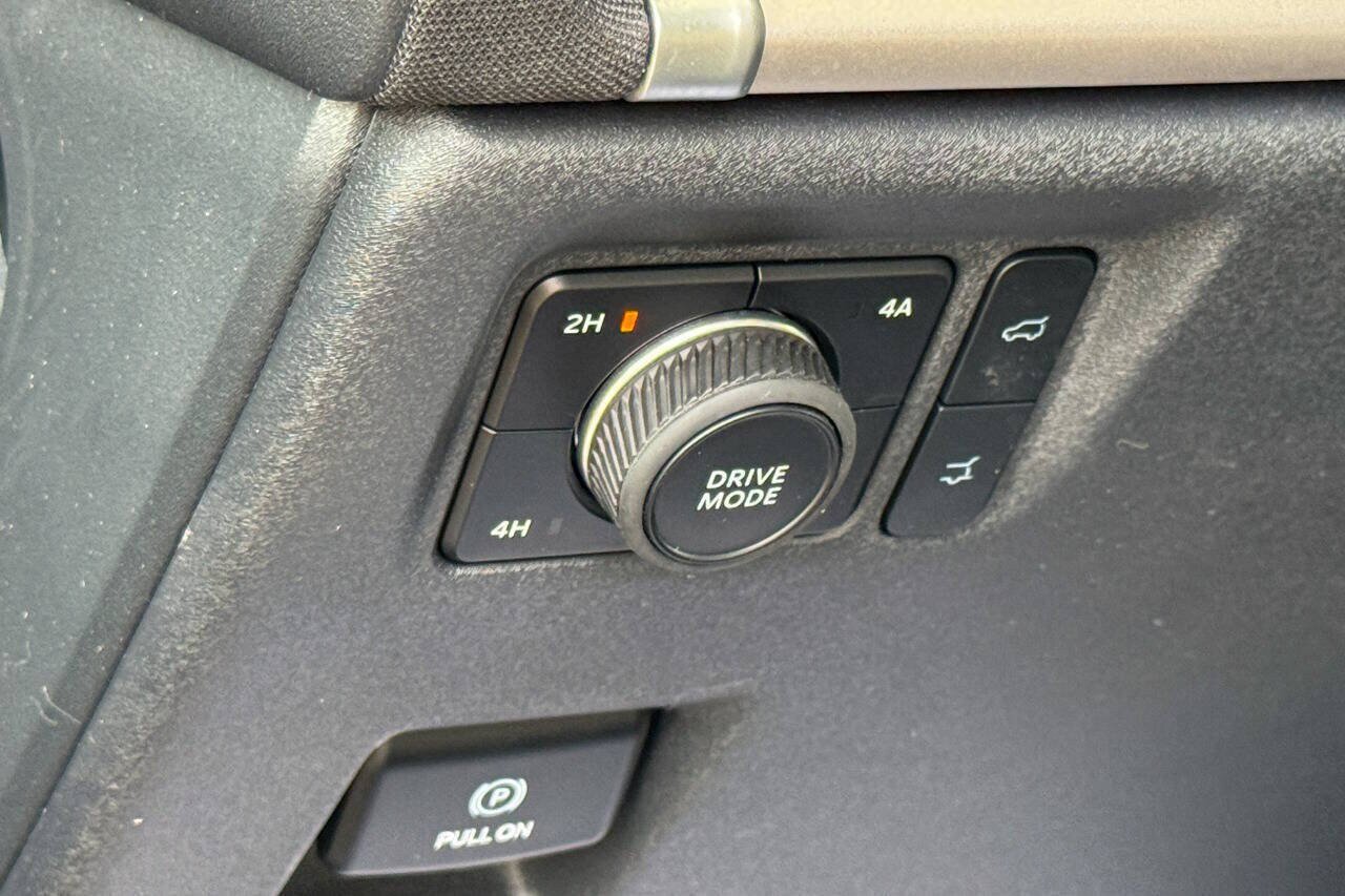 Used 2025 Ford Expedition Active AWD/4WD image 31