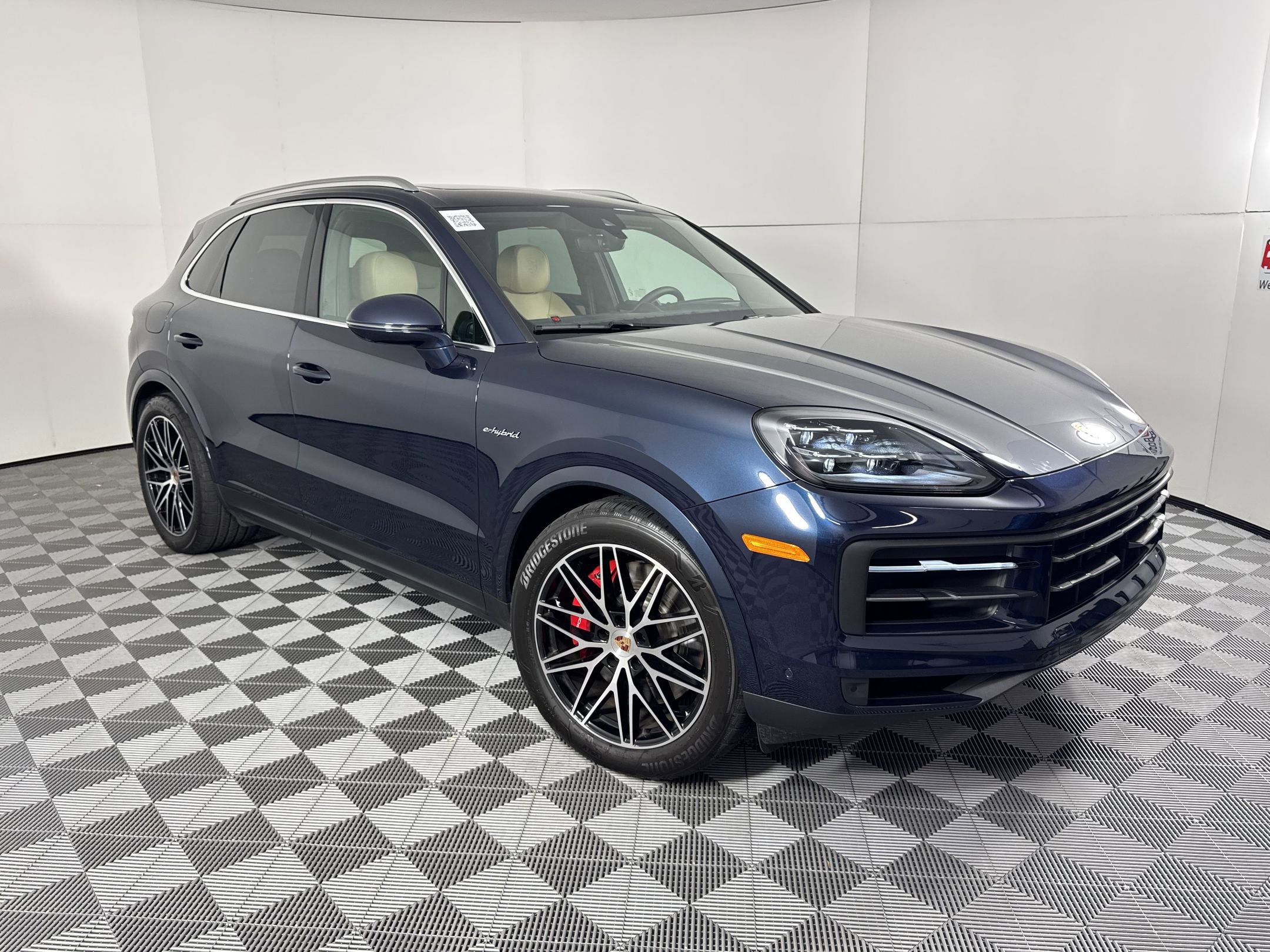 Certified 2025 Porsche Cayenne S image 7