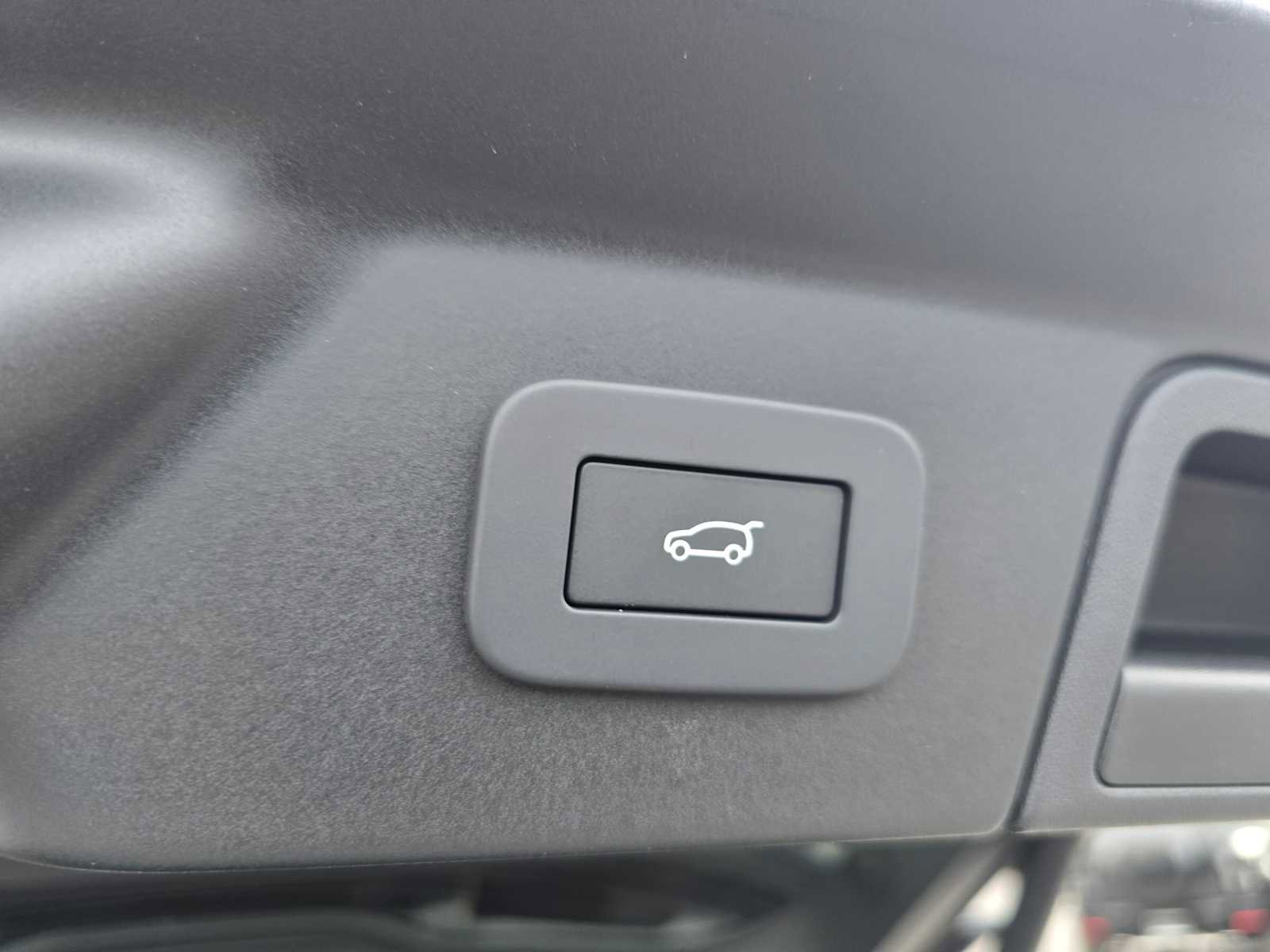Used 2026 Land Rover Range Rover Velar S image 18