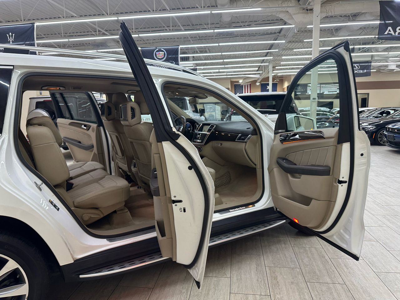 Used 2016 Mercedes-Benz GL 450 4MATIC w/ Premium I Package image 13