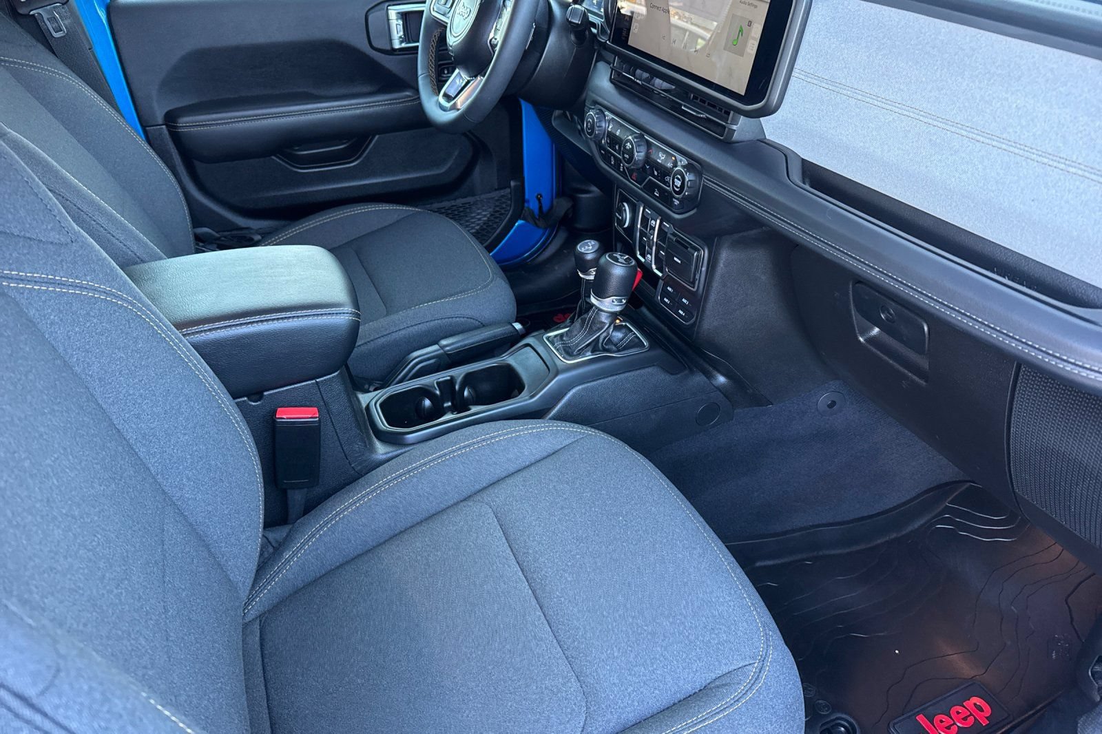 Used 2024 Jeep Wrangler Unlimited Sahara AWD/4WD image 16