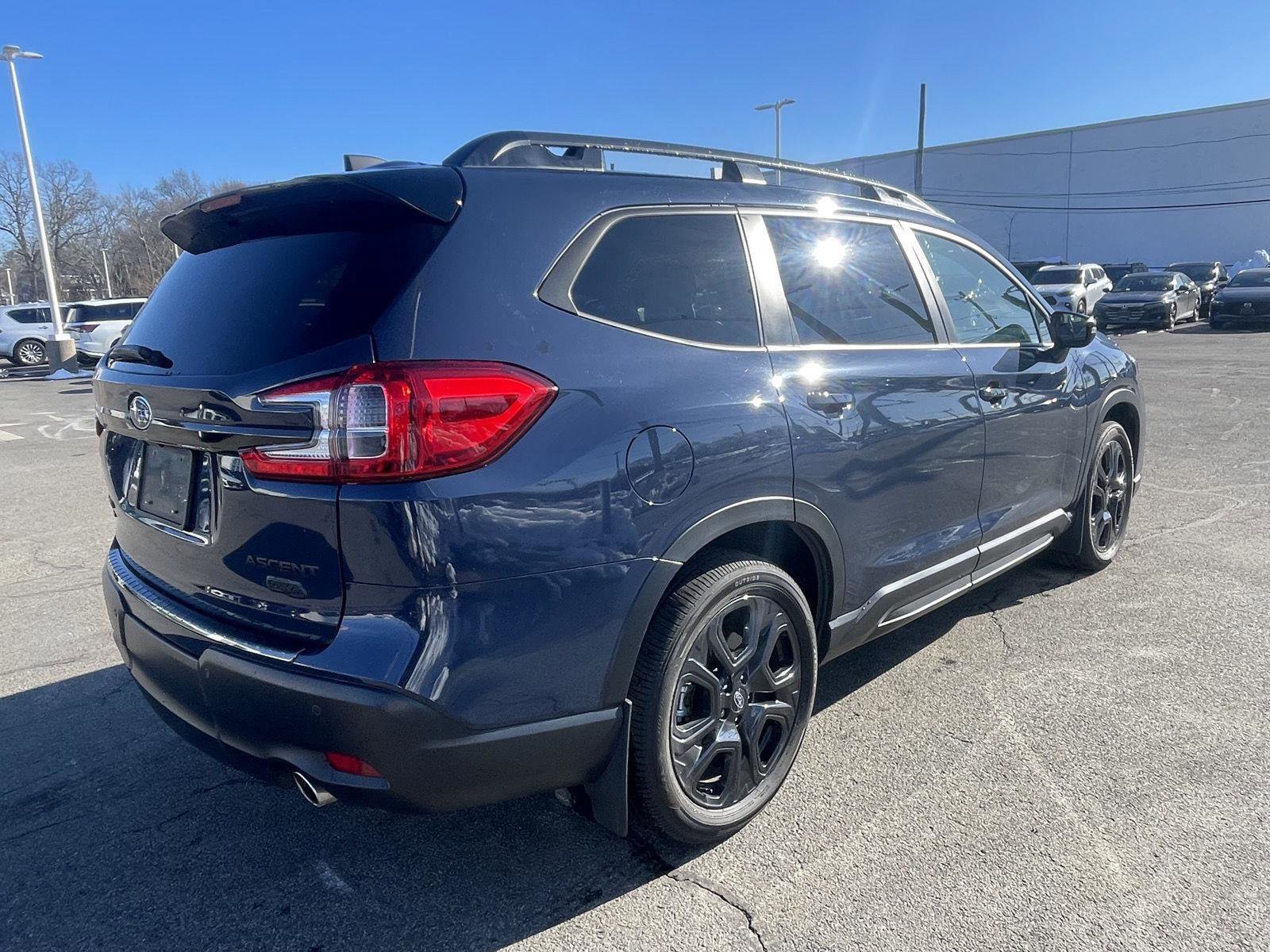 Used 2023 Subaru Ascent Onyx Edition image 3