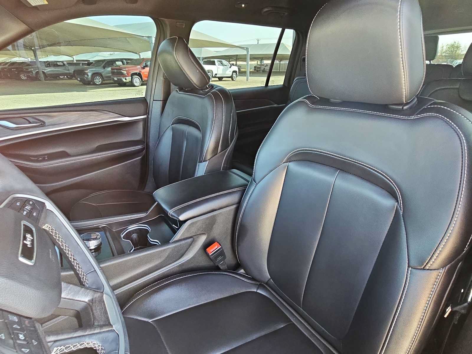 Used 2025 Jeep Grand Cherokee L Limited w/ Black Appearance Package RWD image 15