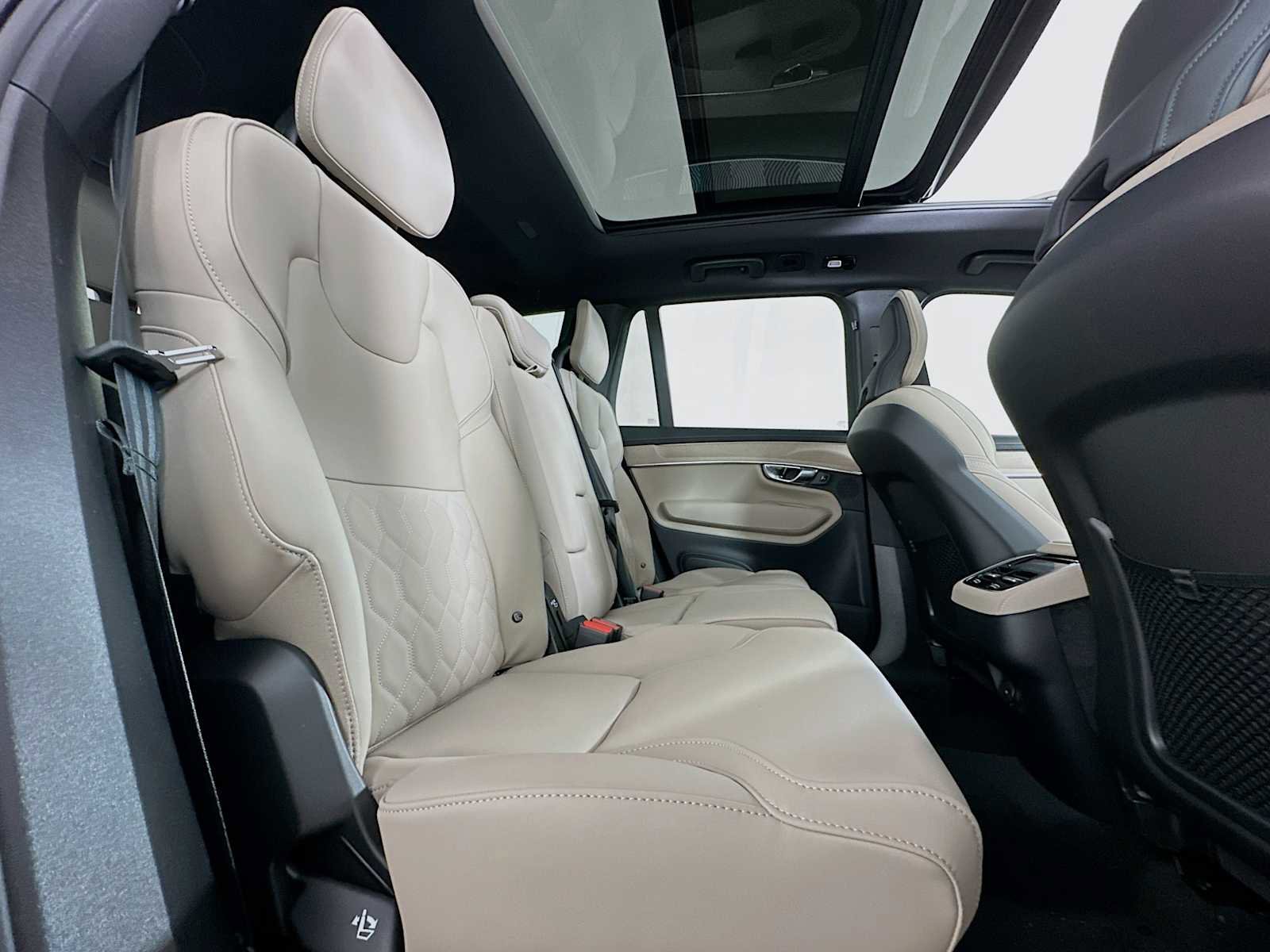 New 2026 Volvo XC90 B6 Plus w/ Protection Package Premier image 26