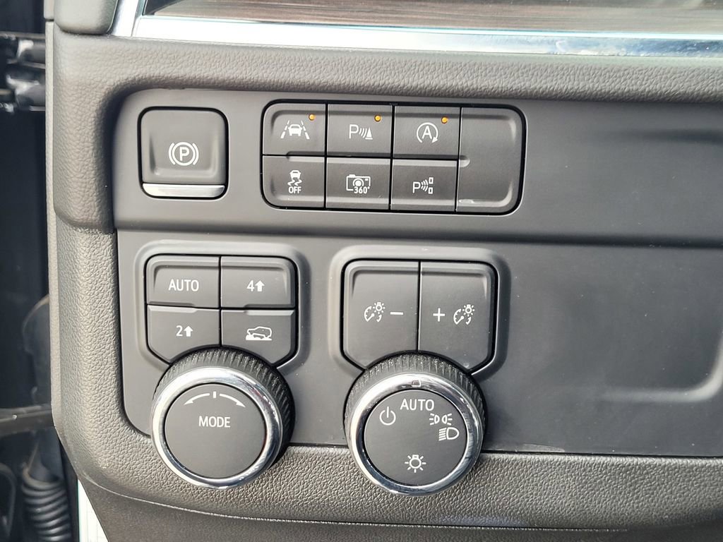Used 2025 Chevrolet Tahoe LT AWD/4WD image 28