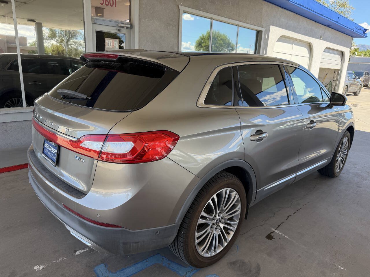 Used 2016 Lincoln MKX Reserve w/ Technology Package AWD/4WD image 5