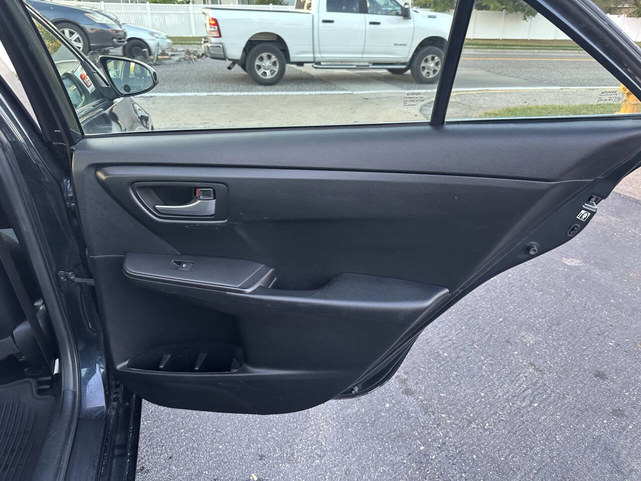 Used 2015 Toyota Camry SE image 17