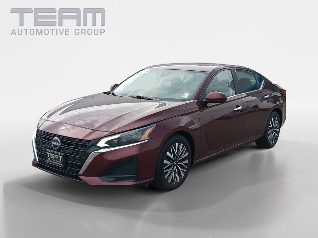 Used 2024 Nissan Altima 2.5 SV w/ SV Premium Package FWD image 3