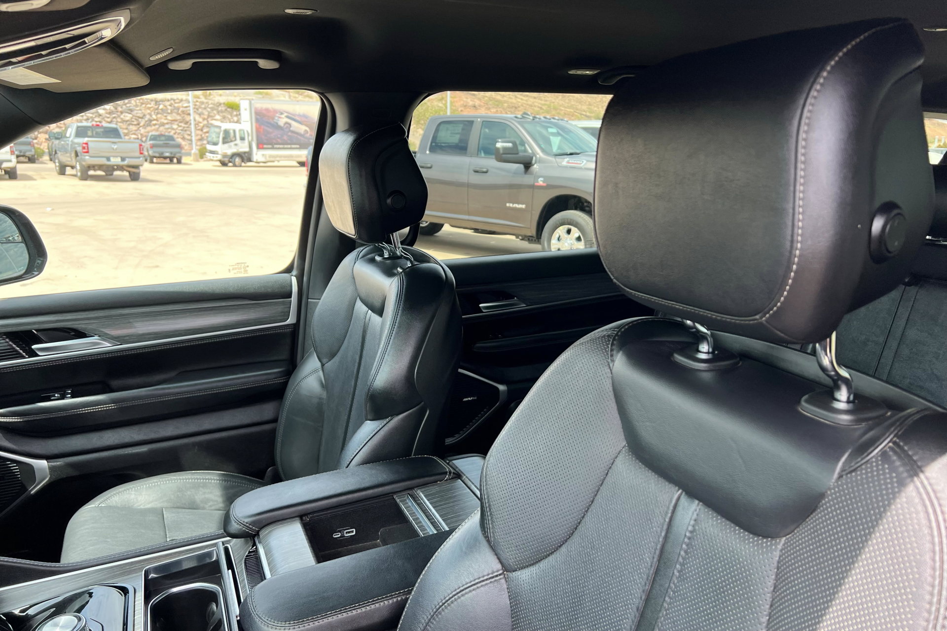 Used 2023 Jeep Wagoneer L Series II image 16