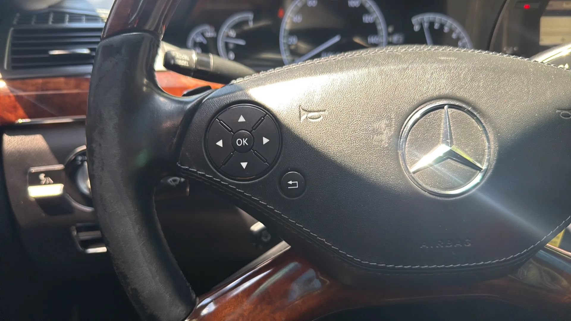 Used 2011 Mercedes-Benz S 550 4MATIC image 32