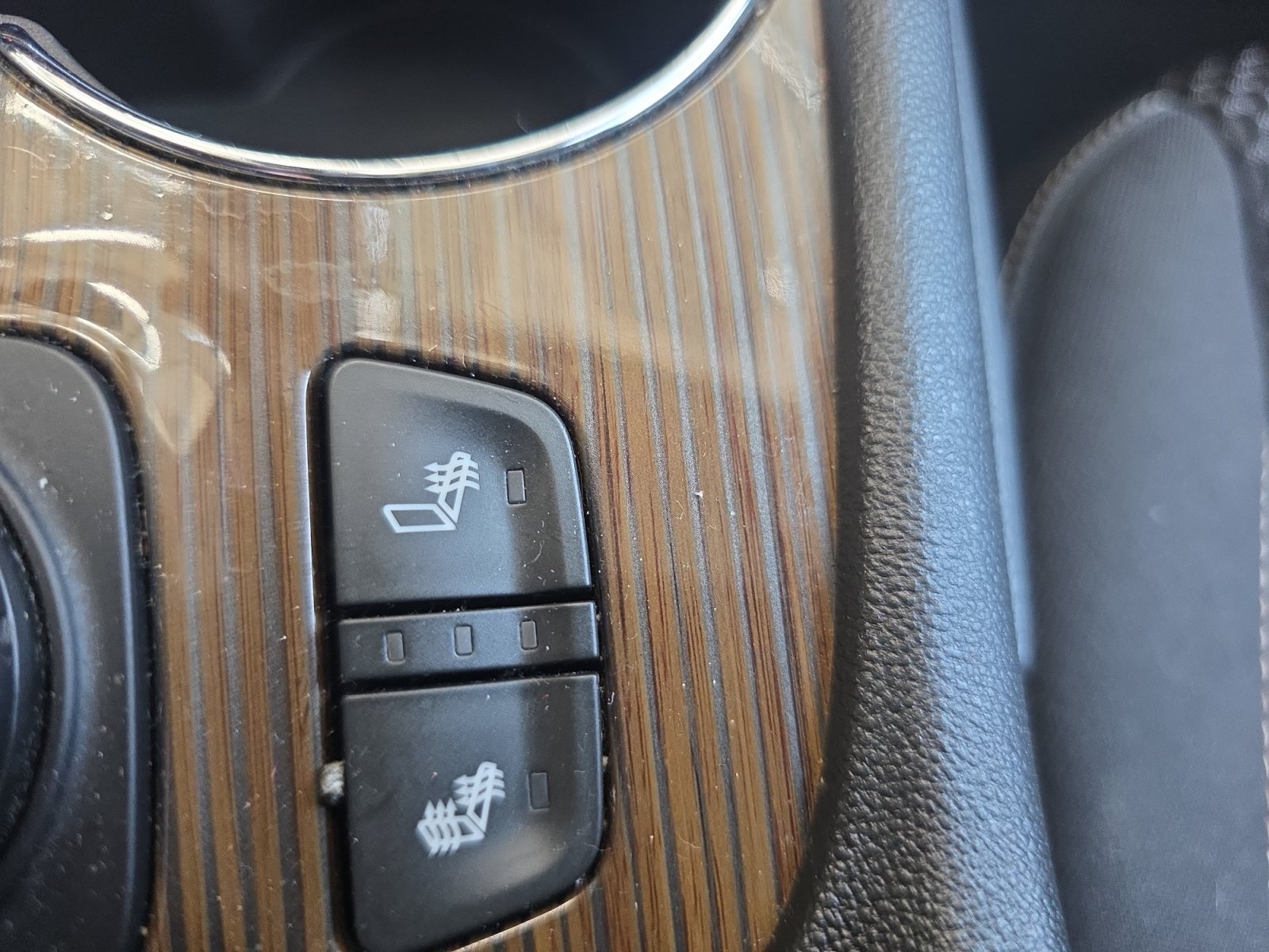 Used 2023 GMC Acadia SLE w/ Driver Convenience Package FWD image 22