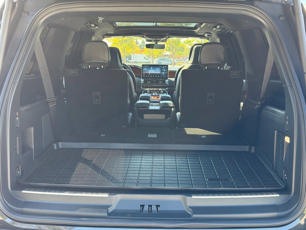Used 2024 Lincoln Navigator L Reserve AWD/4WD image 8