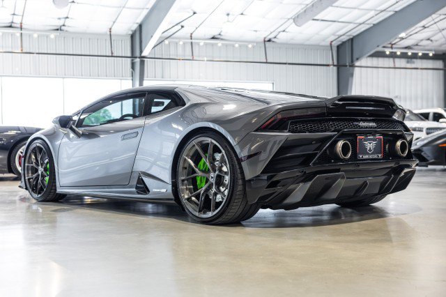 Used 2021 Lamborghini Huracan EVO RWD image 4