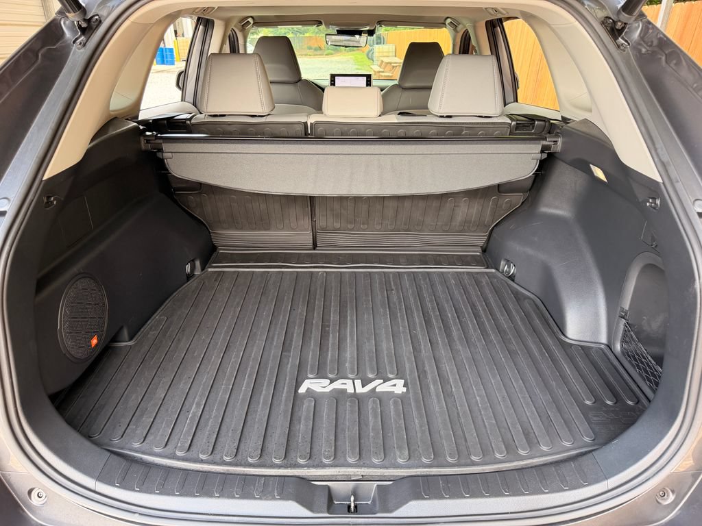 Used 2022 Toyota RAV4 Limited AWD/4WD image 32
