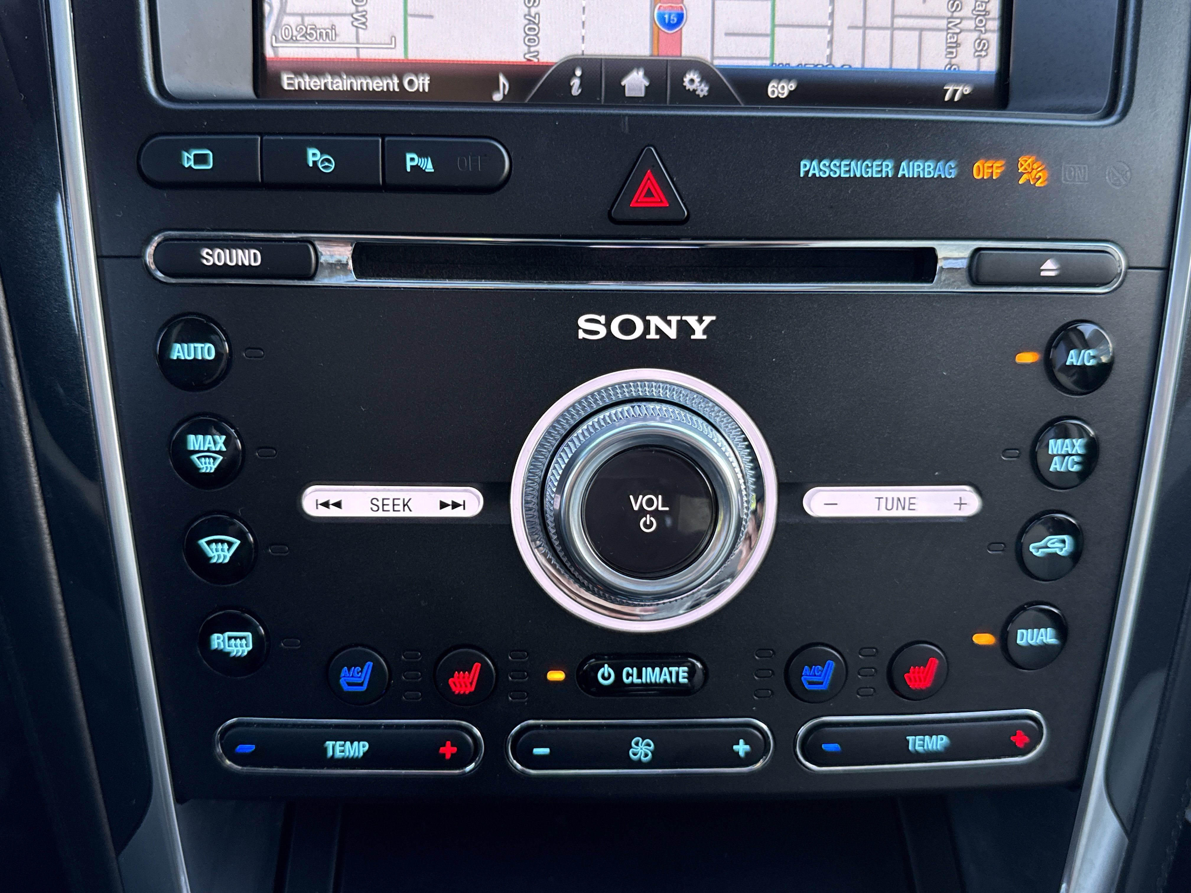 Used 2016 Ford Explorer Platinum image 24