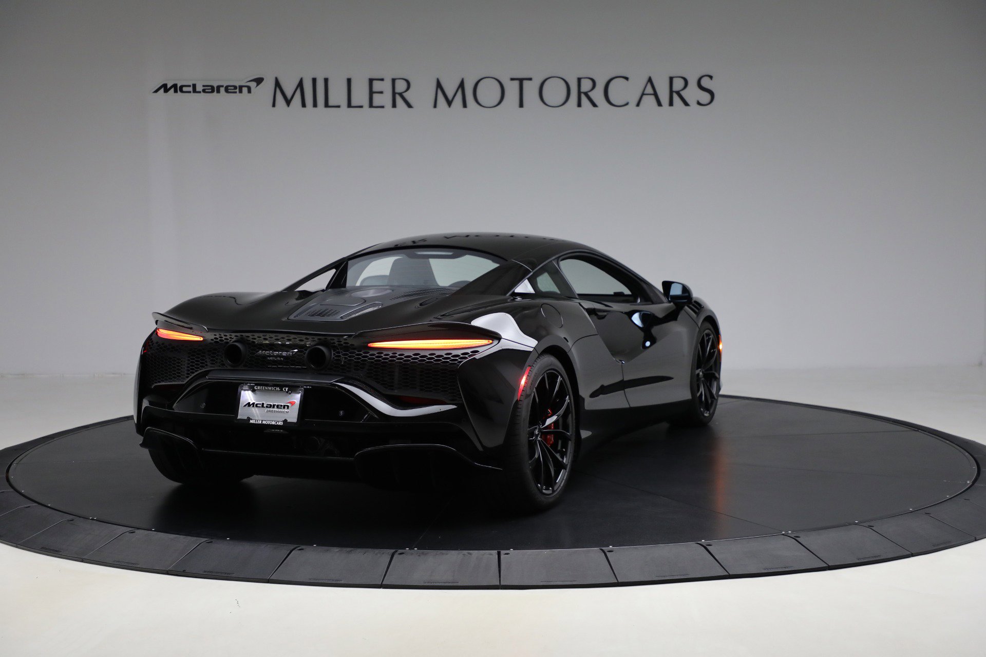 Used 2024 McLaren Artura image 7