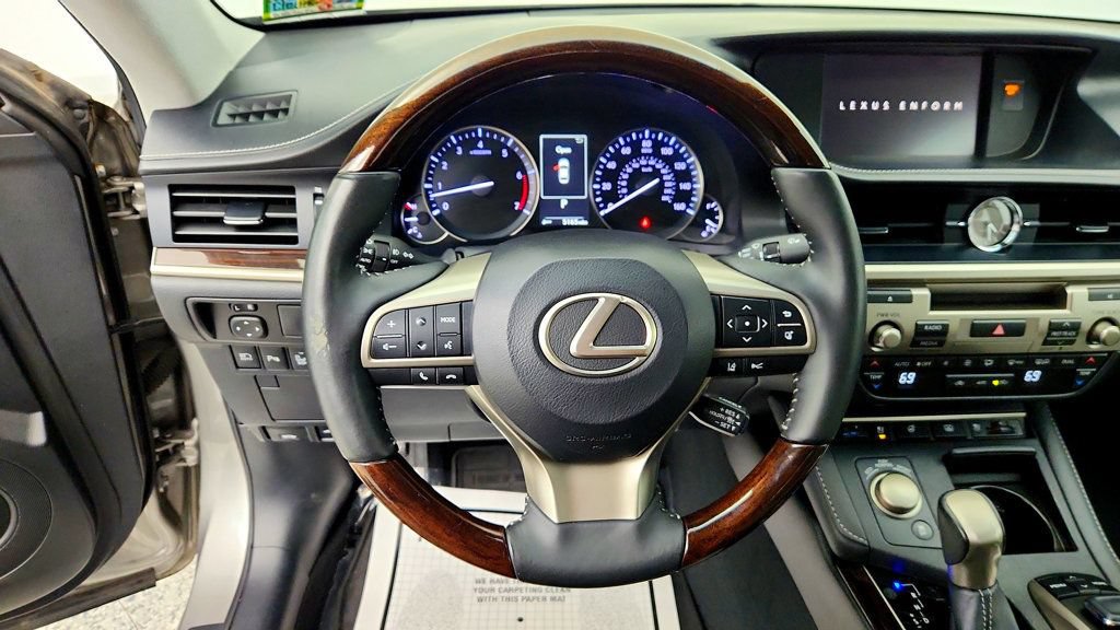 Used 2016 Lexus ES 350 w/ Luxury Package w/Wood Trim FWD image 14