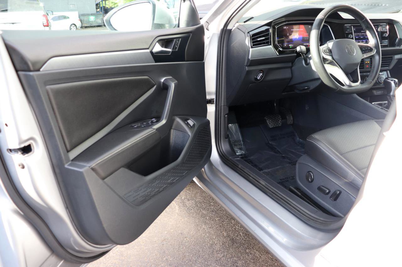 Used 2024 Volkswagen Jetta SE FWD image 10