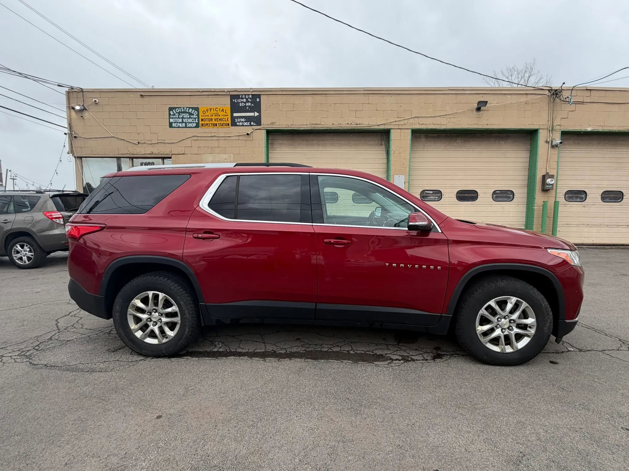 Used 2018 Chevrolet Traverse LT image 9