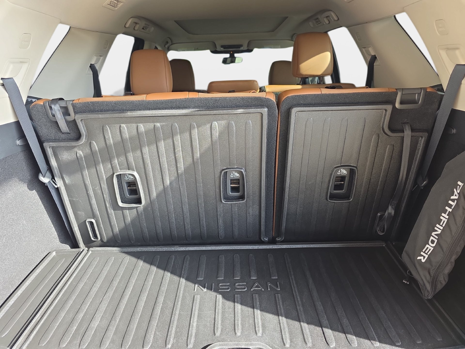 Used 2025 Nissan Pathfinder Platinum w/ Cargo Package FWD image 12