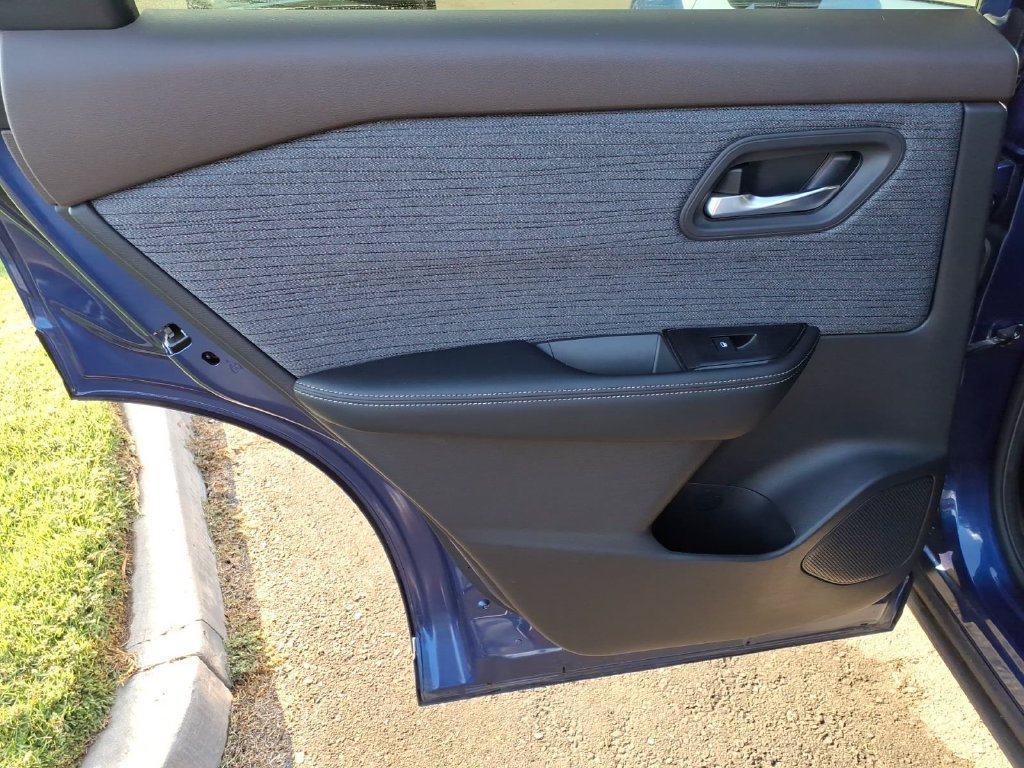 Certified 2023 Nissan Rogue SV FWD image 12