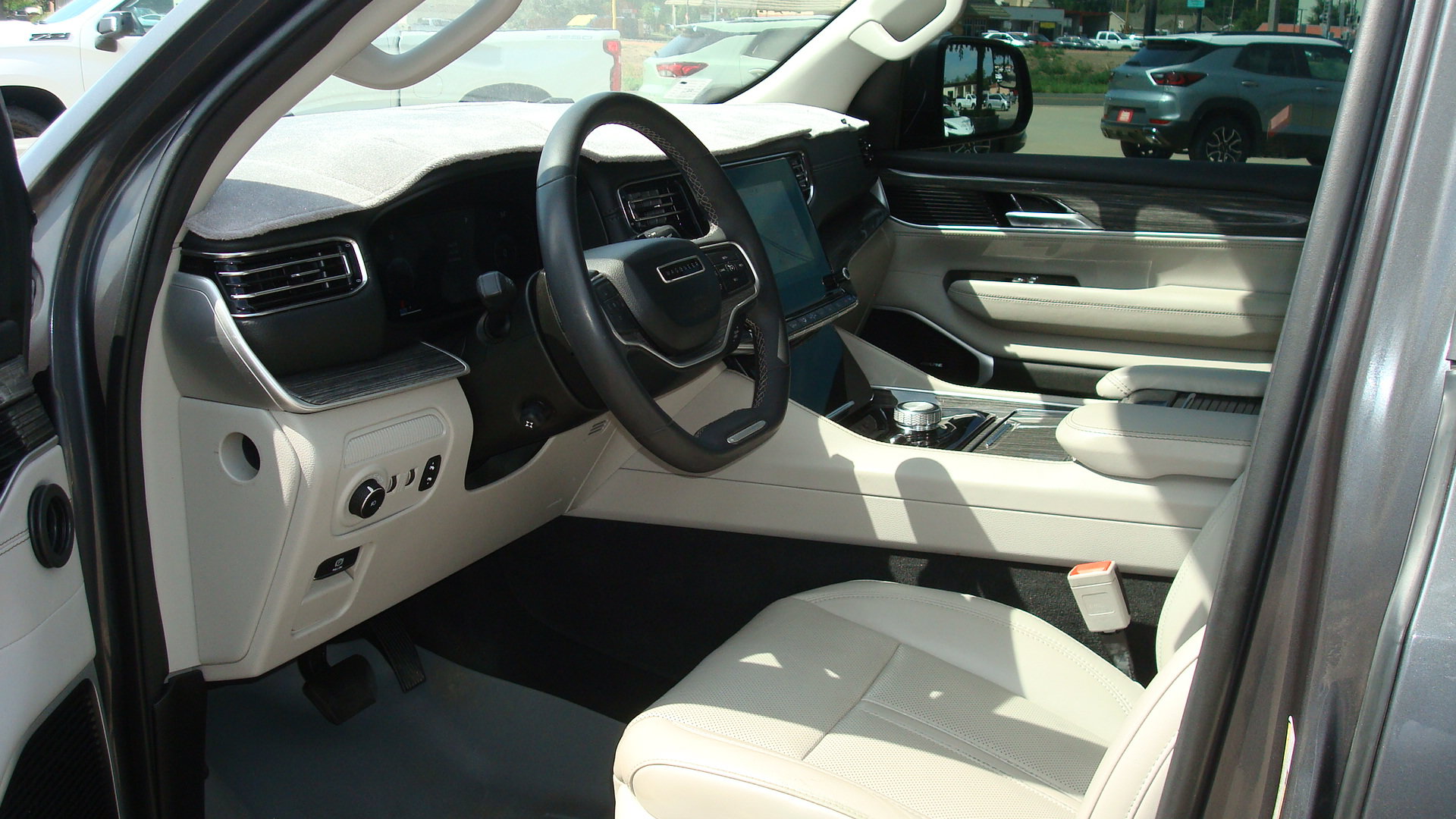 Used 2022 Jeep Wagoneer Series II AWD/4WD image 8