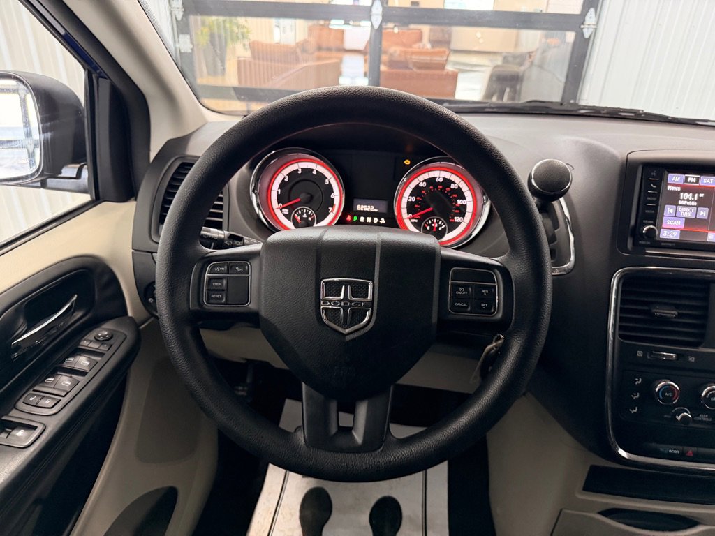 Used 2018 Dodge Grand Caravan SE w/ UConnect Hands-Free Group image 21