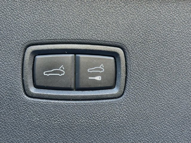 Used 2025 Porsche Cayenne S AWD/4WD image 12
