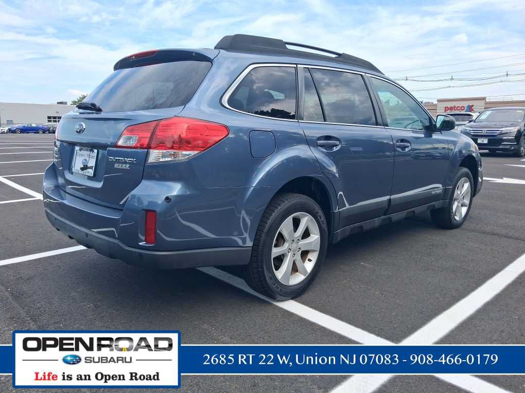 Used 2013 Subaru Outback 2.5i Premium w/ All-Weather Pkg AWD/4WD image 3