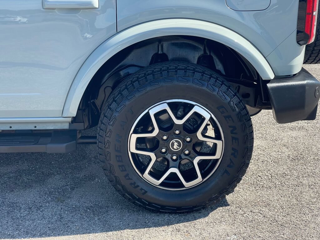 Used 2023 Ford Bronco Outer Banks AWD/4WD image 37