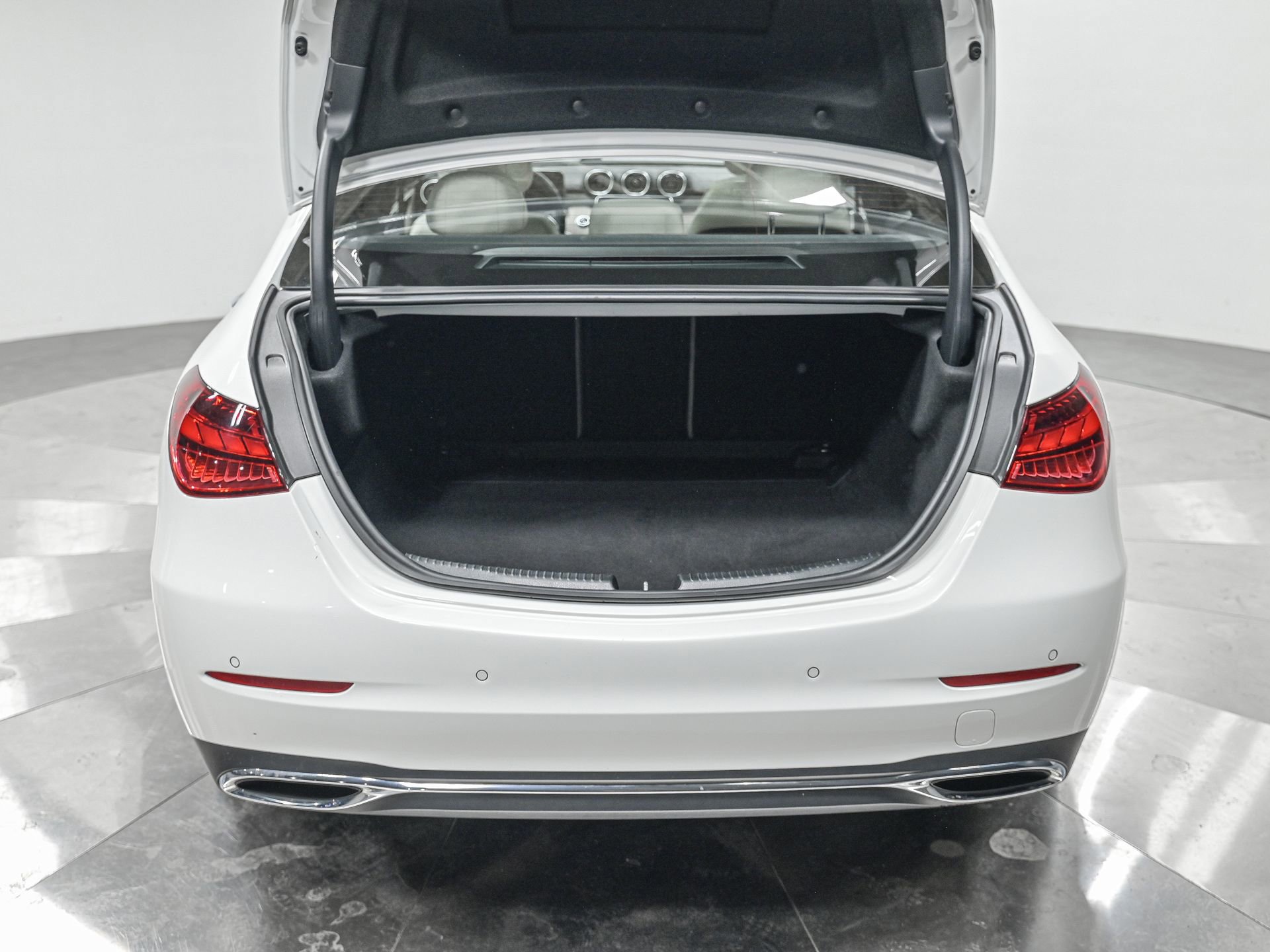 Used 2025 Mercedes-Benz C 300 4MATIC Sedan image 6