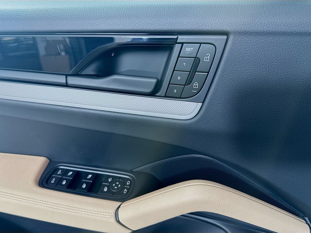 Certified 2025 Porsche Cayenne S AWD/4WD image 20
