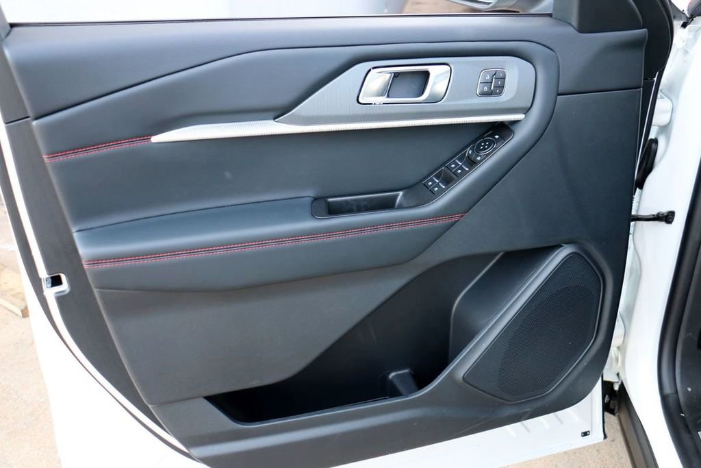 New 2026 Ford Explorer ST-Line w/ ST-Line Street Pack image 13