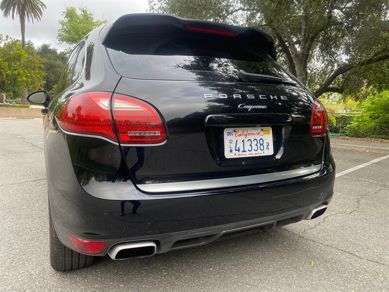 Used 2012 Porsche Cayenne AWD/4WD image 9