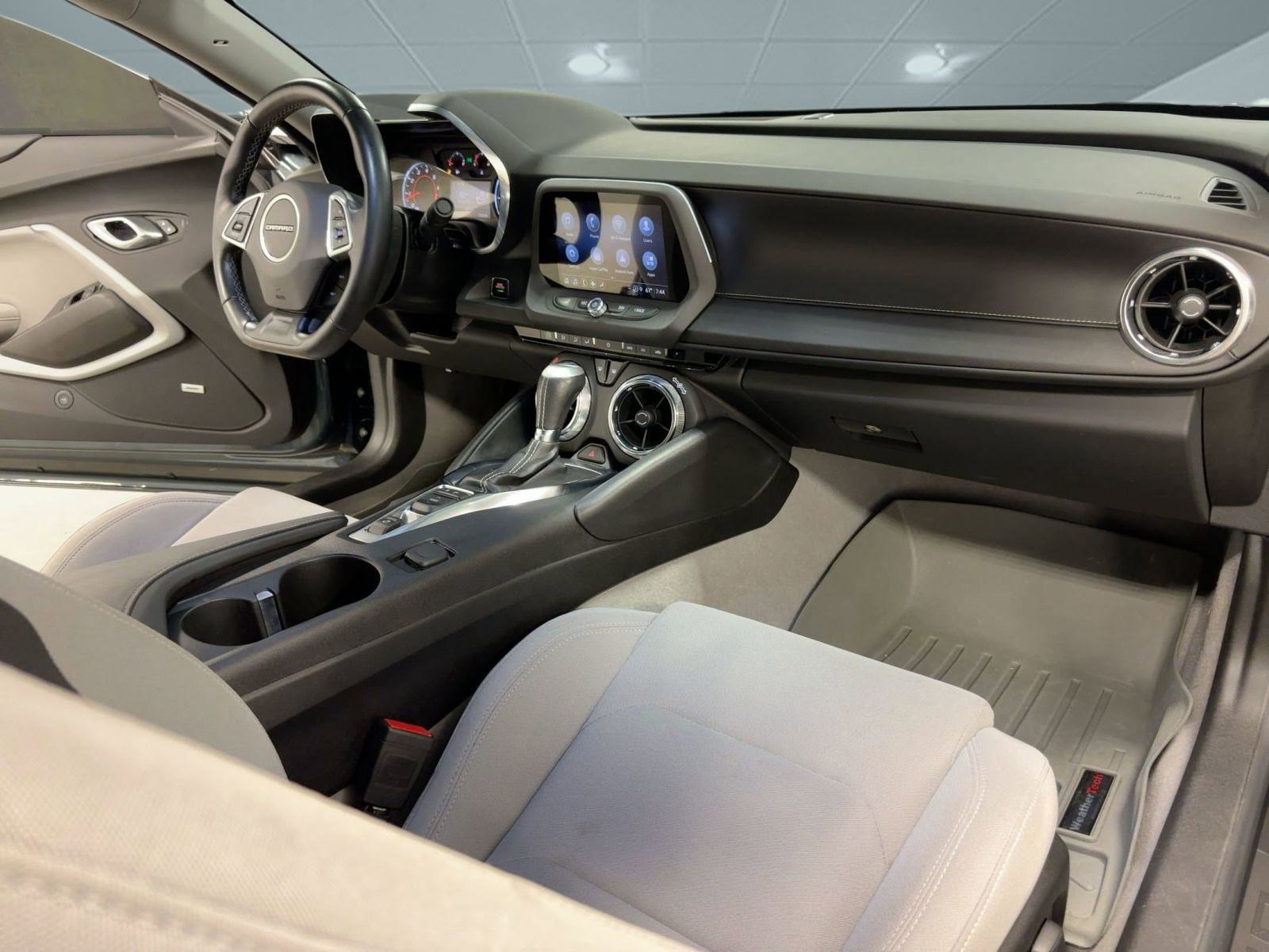 Used 2021 Chevrolet Camaro LT w/ Technology Package image 29