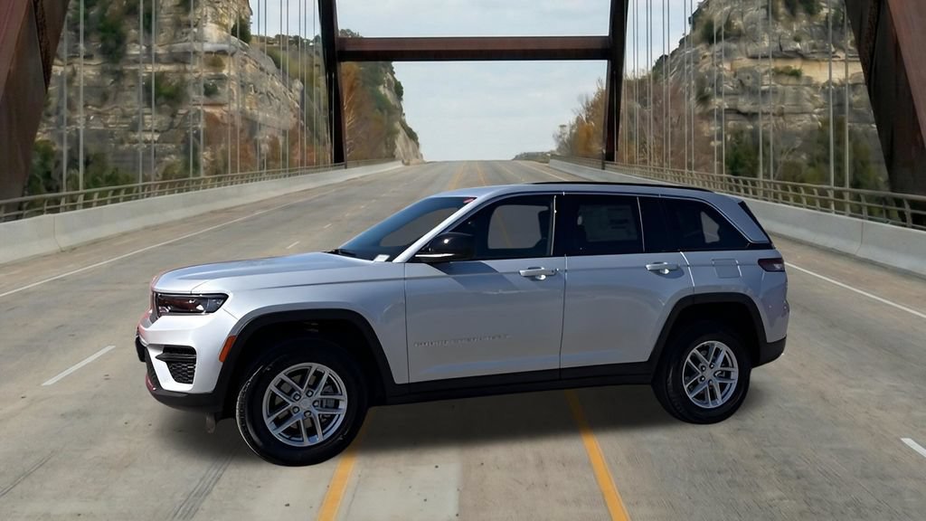 New 2026 Jeep Grand Cherokee Laredo RWD image 4