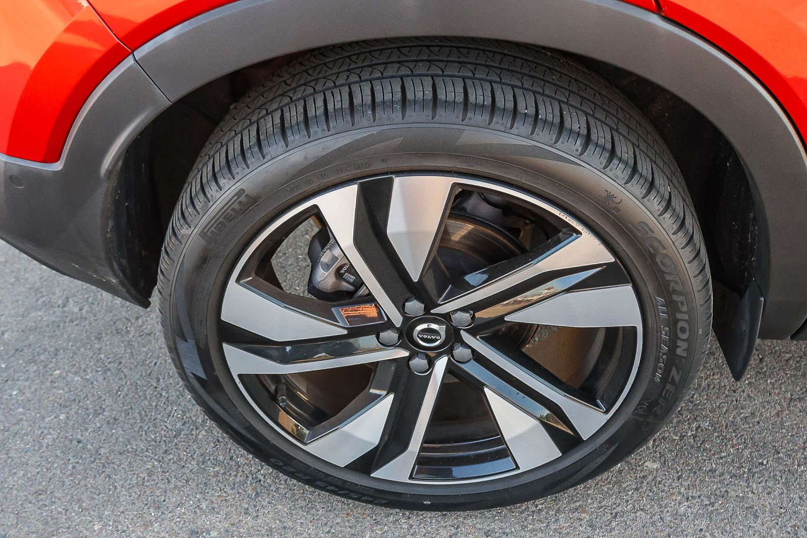 Used 2023 Volvo XC40 B5 Ultimate w/ Protection Package Premier image 14