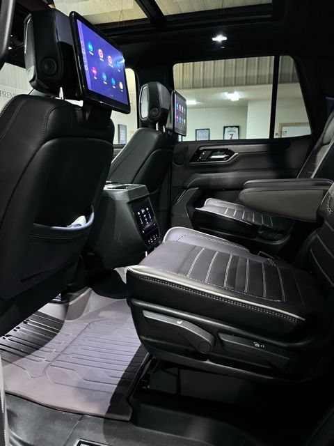 Used 2025 GMC Yukon Denali Ultimate w/ LPO, Floor Liner Package AWD/4WD image 14