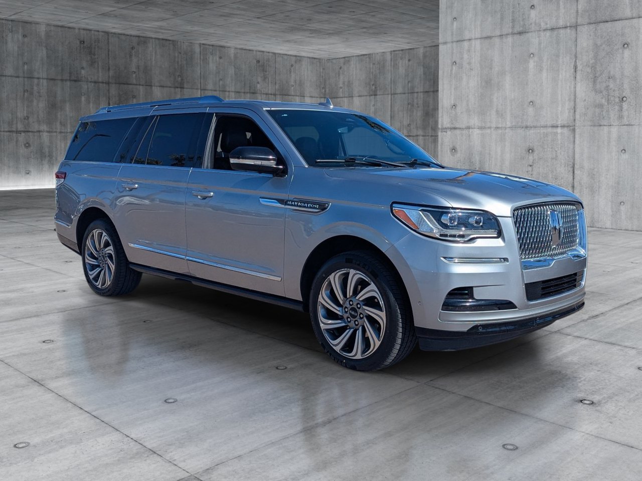 Used 2024 Lincoln Navigator L 4WD image 7
